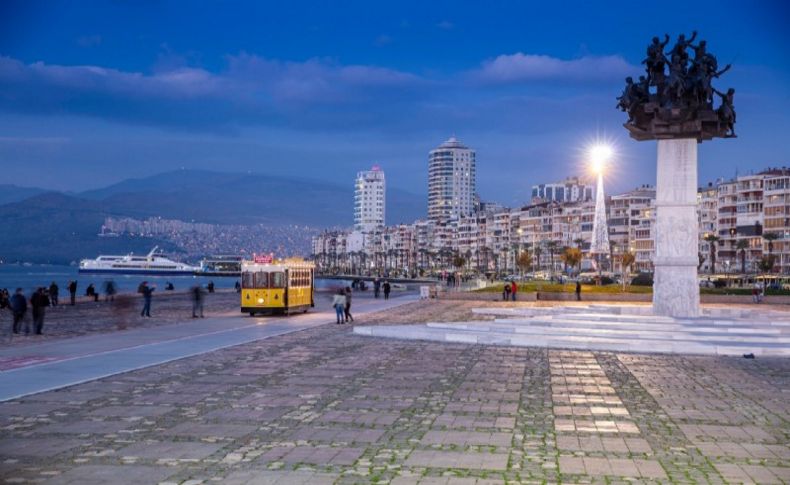 Nostaljik tramvay Çiğdem yeni yıl için süslendi