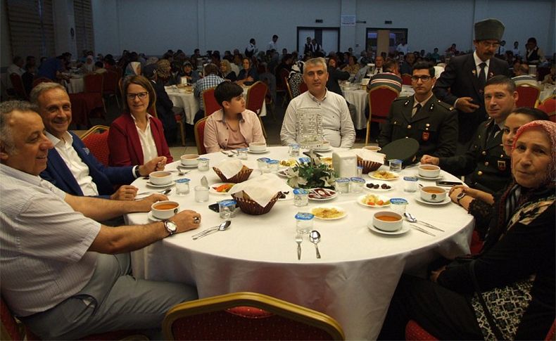 Ödemiş'te şehit ve gazi ailelerine iftar