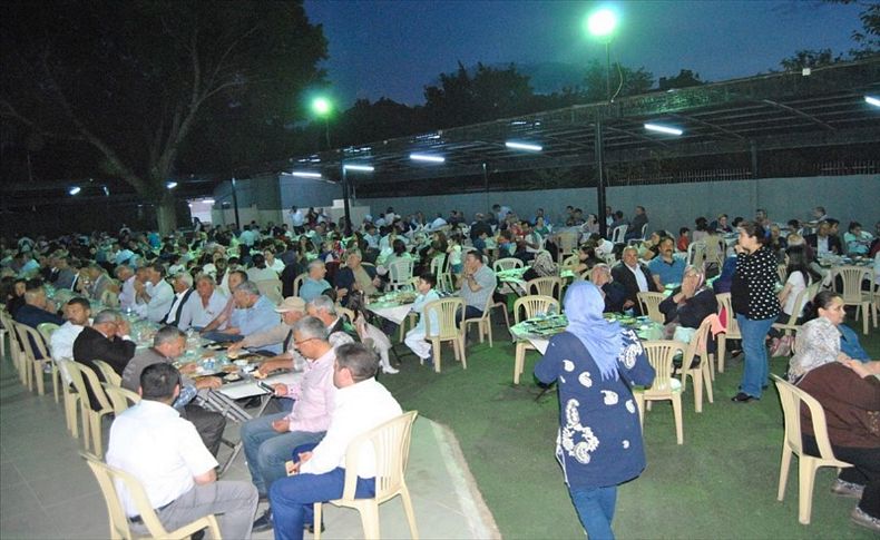 Ödemiş'te AK Parti iftar verdi