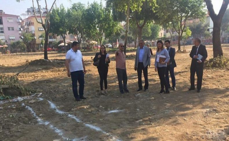 Ödemiş'te Badem'den Salı Pazarı mesaisi