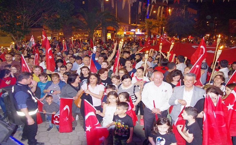 Ödemiş'te bayrağını alan fener alayına koştu