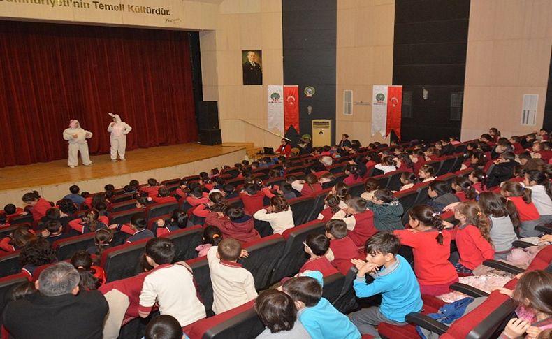 Ödemiş'te sahneden beslenme eğitimi