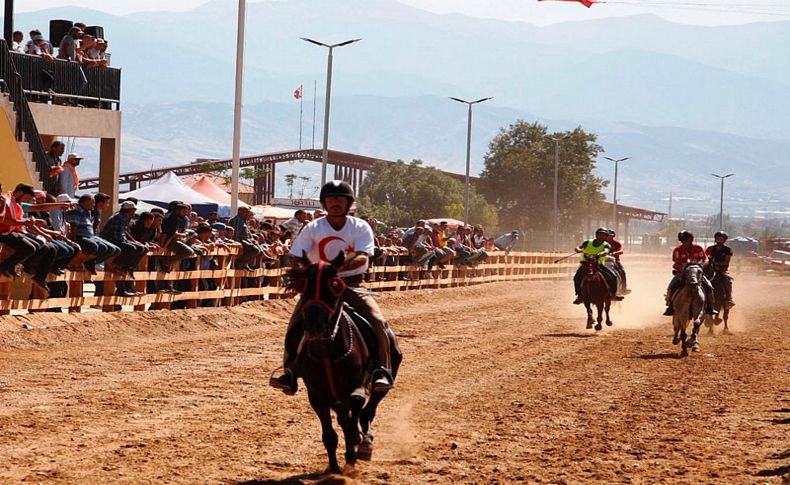 Ödemiş'te rahvan at yarışlarına büyük ilgi