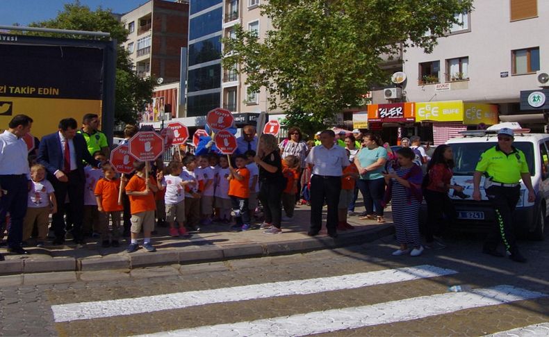 Ödemiş'te 'Yayalara yol ver' etkinliği