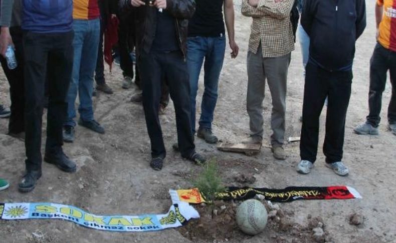 Odtü'de Taraftar Gruplarindan Futbol Maçi