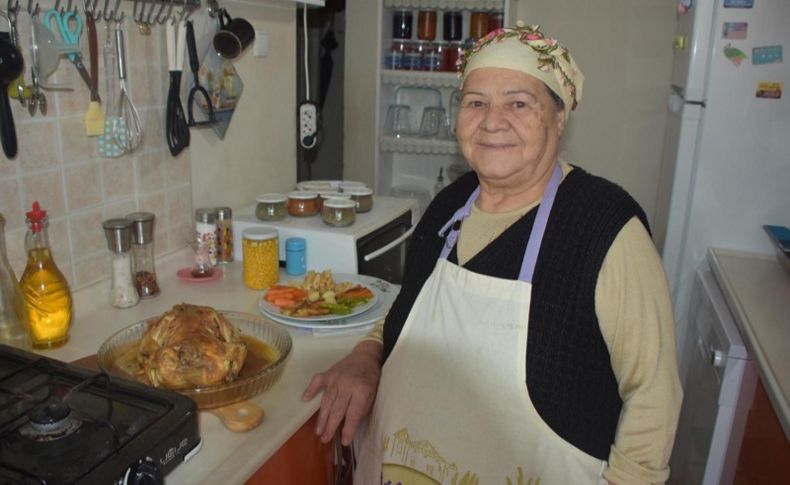 Oğlu için sanal aşçılık yapan Saniye Anne, fenomen oldu