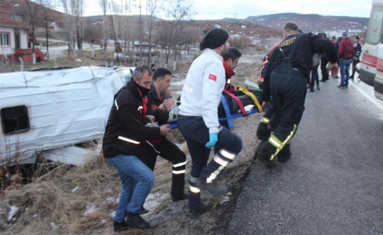 Öğrenci servisi şarampole yuvarlandı: 1 ölü, 14 yaralı