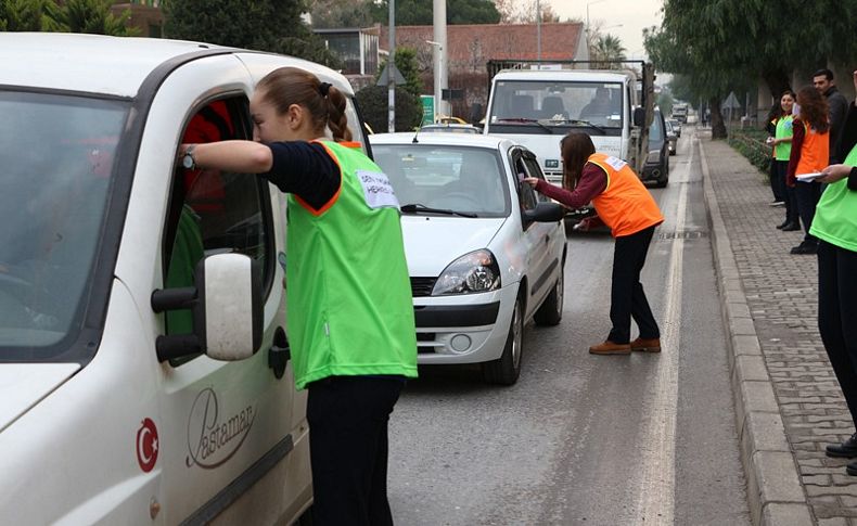 Öğrencilerden 'Trafikte saygı' etkinliği