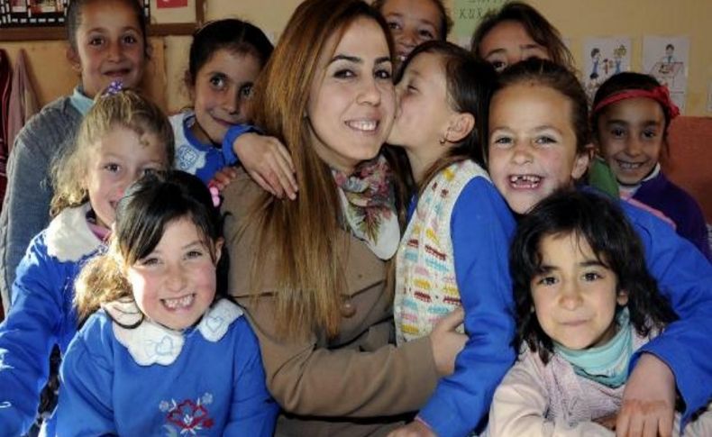 Öğretmenin Okuma Azmi Köydeki Kizlara Ilham Kaynaği Oluyor