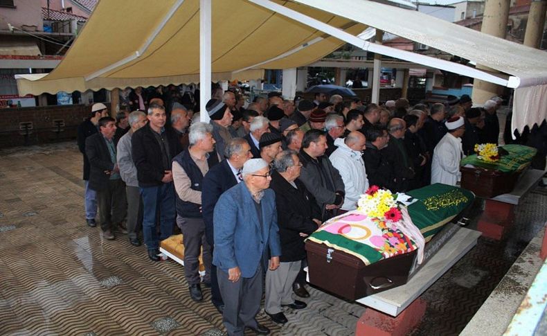 Oğullarının öldürdüğü çift yan yana defnedildi