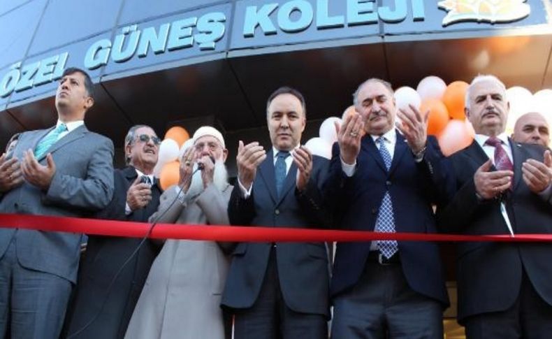 Okul Açilişinda Öğrenciler Hünerlerini Sergiledi