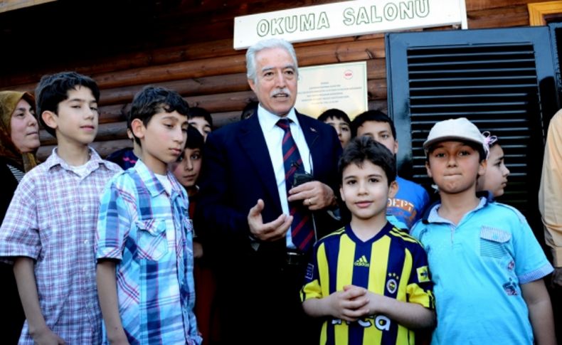 Okuma salonları her yaştan Adanalı'ya hizmet ediyor