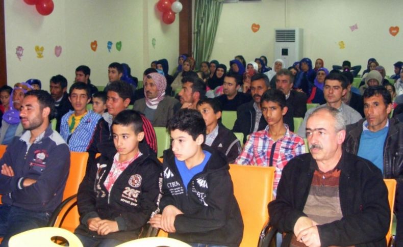 Okuma salonu öğrencilerinden Kutlu Doğum etkinliği