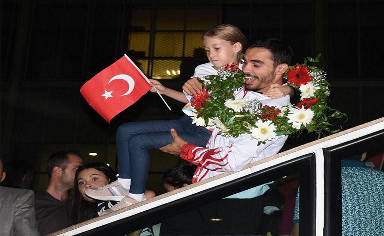 Olimpiyat gururlarına muhteşem karşılama