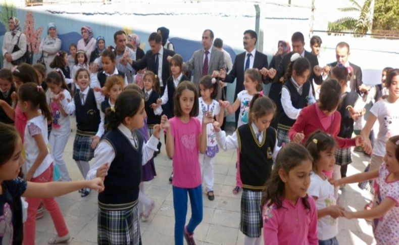 Oltulu öğrenciler, yeni eğitim yılına şölenle başladı