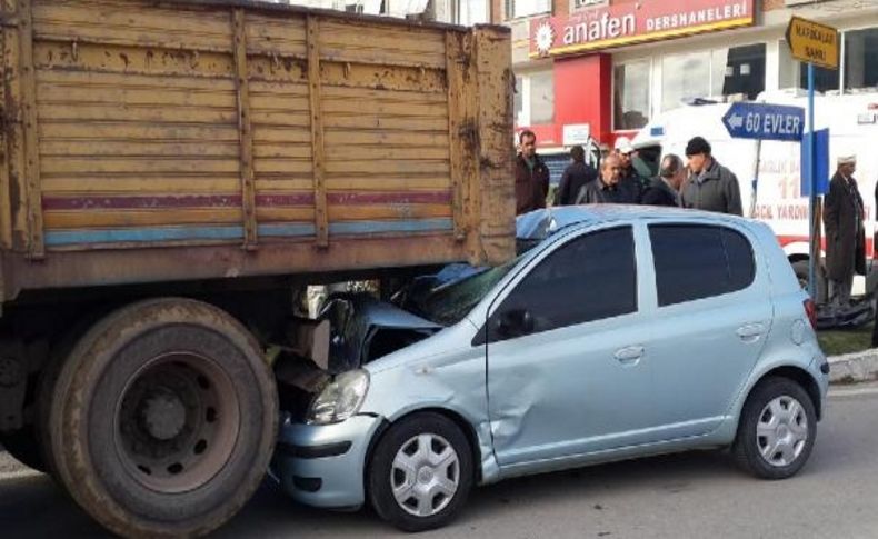 Önce Otomobile Çarpti, Sonra Kamyonun Altina Girdi