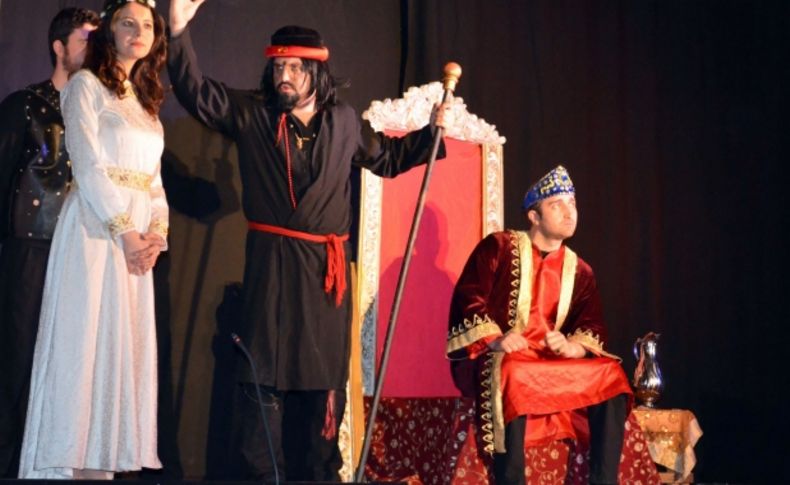 'O’nu Beklerken' oyunu Şereflikoçhisar'da sahnelendi