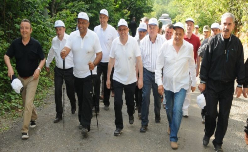 Ordu protokolünden çevre yürüyüşü