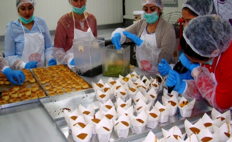 Ordulu hanımlar yuva çocukları için pasta yaptı