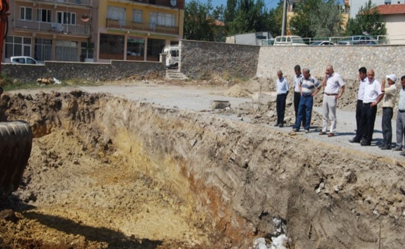 Orhaneli'nde katlı otoparkın temeli atıldı