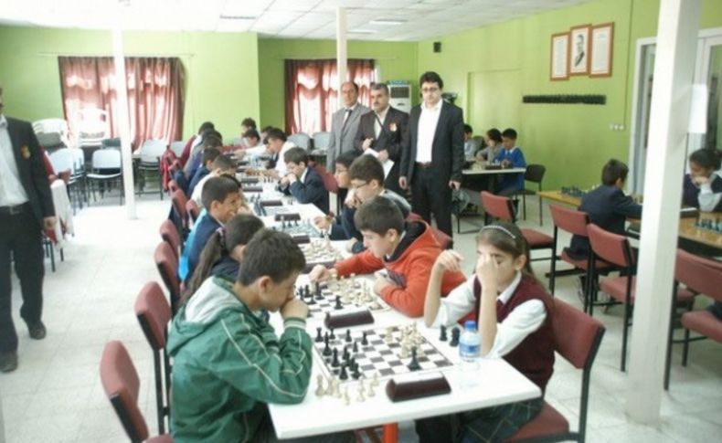 Orhanelinde satranç turnuvası düzenledi