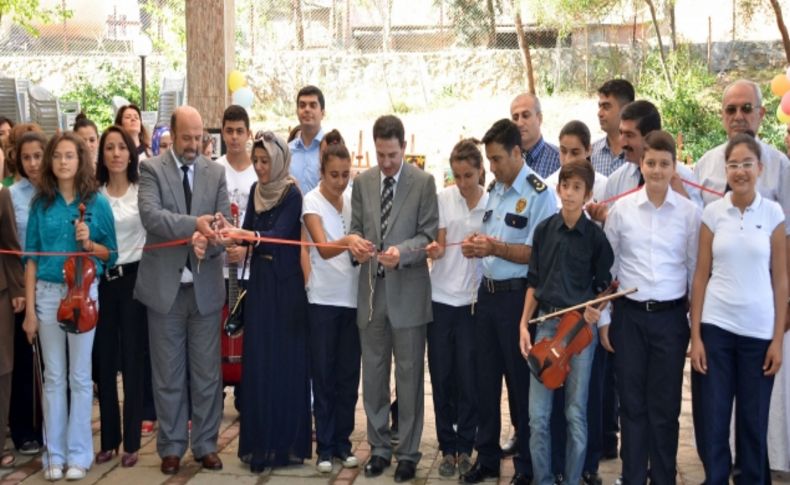 Ortaokul öğrencilerinden resim sergisi