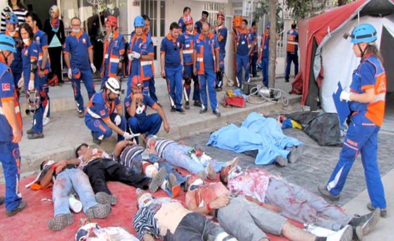 Osmancık'ta deprem tatbikatı gerçeğini aratmadı