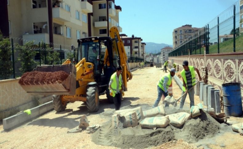 Osmangazi'de bordür tratuvar ve asfaltlama çalışmaları sürüyor