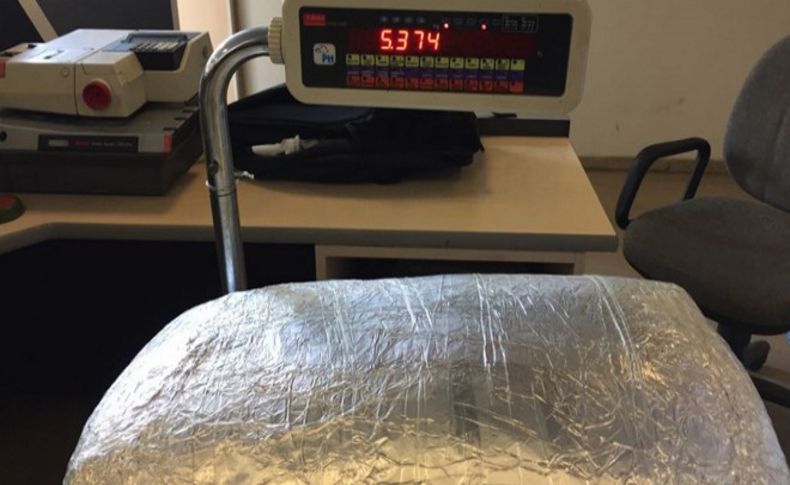 Otogarda 5.5 kilo esrarla yakalandı