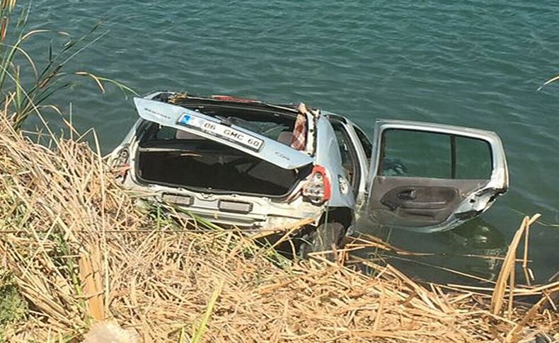 Otomobil gölete uçtu; aynı aileden 4 kişi öldü