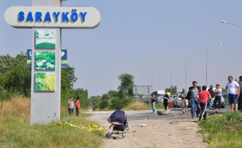 Otomobil yol kenarındaki aileye çarptı: Anne ve bebeği öldü