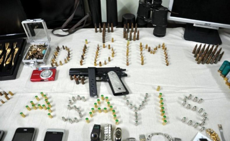 Otomobilden 'cephanelik' çıktı