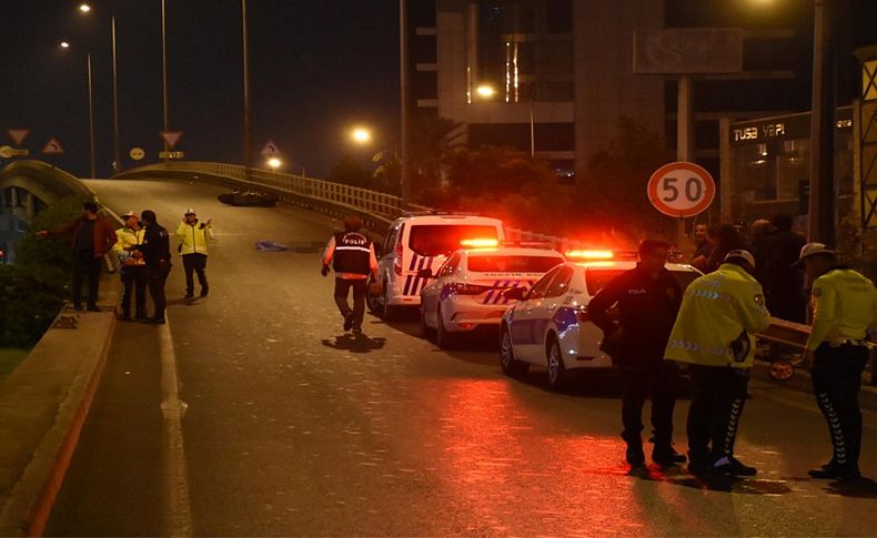 Motosiklet sürücüsü feci şekilde can verdi! Metrelerce sürüklendi