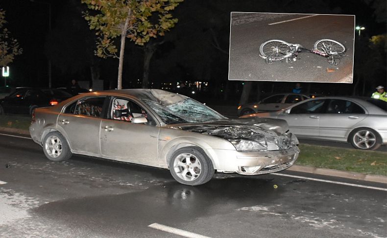 Otomobilin çarptığı bisikletli metrelerce sürüklenip, öldü