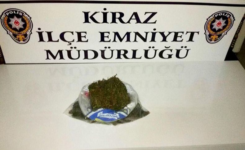 Otomobilinde 1.5 kilogram esrar ele geçirildi
