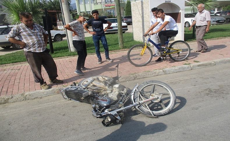 Otomobille çarpışan kasksız motosikletli yaşamını yitirdi