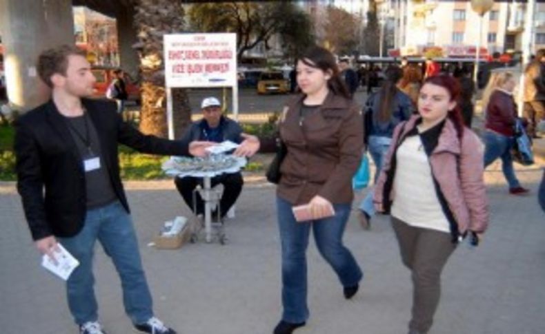 İzmir'de üniversitelilerden kampanya: Bir oy bir oydur