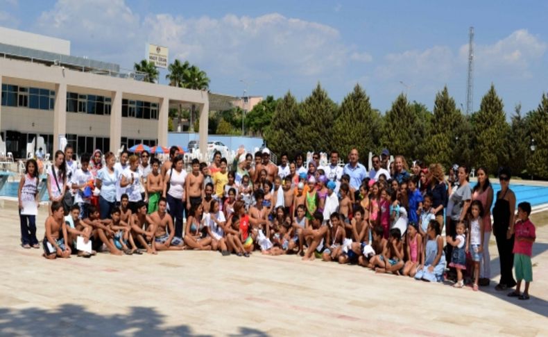 Özcan: 50 bin kişiye yüzme öğrettik