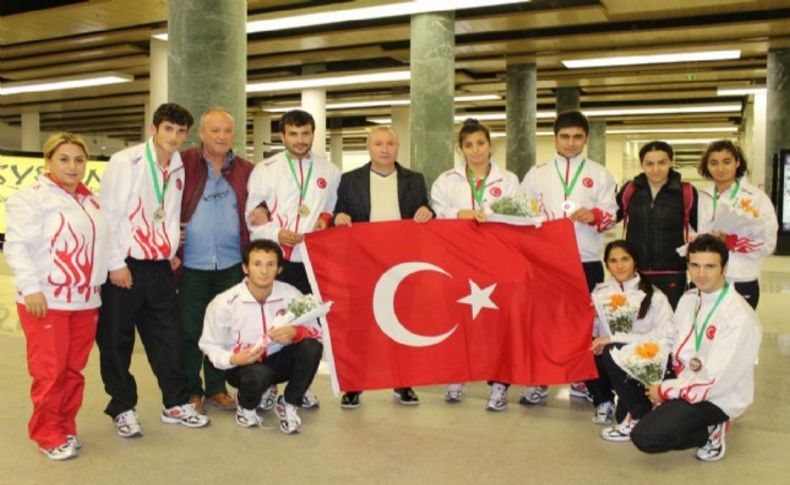 Özel sporculara coşkulu karşılama