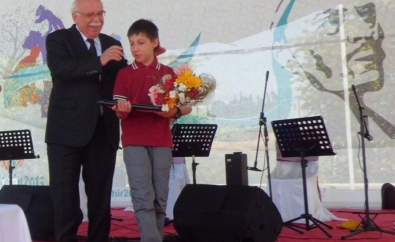 Özel Muzaffer Ancın öğrencisi resimde Türkiye birincisi oldu