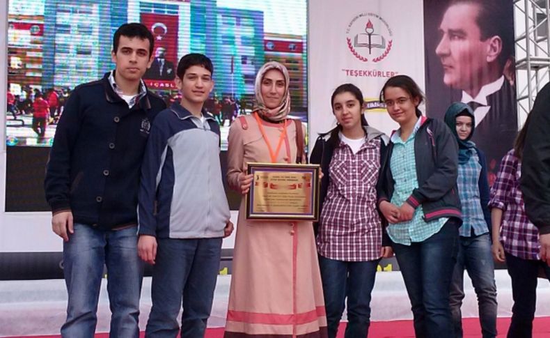 Özel Nureddin Zengi Lisesi, kitap okumada Türkiye üçüncüsü oldu