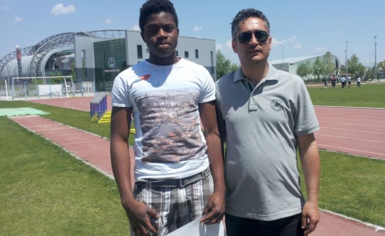 Özel Yıldırımhan'ın Ugandalı öğrencisi atletizmde ikinci oldu