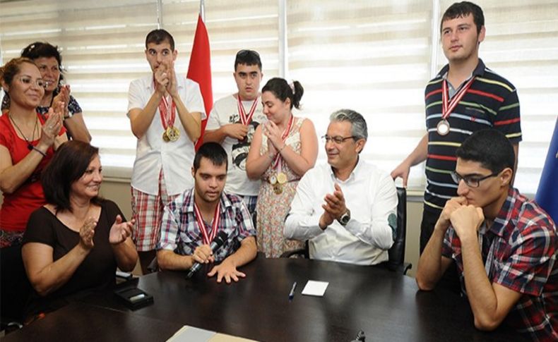 Şampiyonluğu ‘Onuncu Yıl Marşı’ ile kutladılar