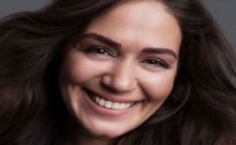 Eşinden yeni boşanan Özge Borak gecelerde ünlü oyuncu ile görüntülendi