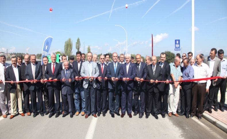 Özlüce Kavşağı törenle açıldı