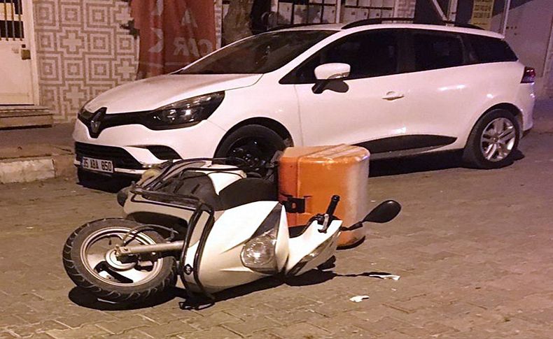 Park halindeki otomobile çarpan motosikletin sürücüsü öldü