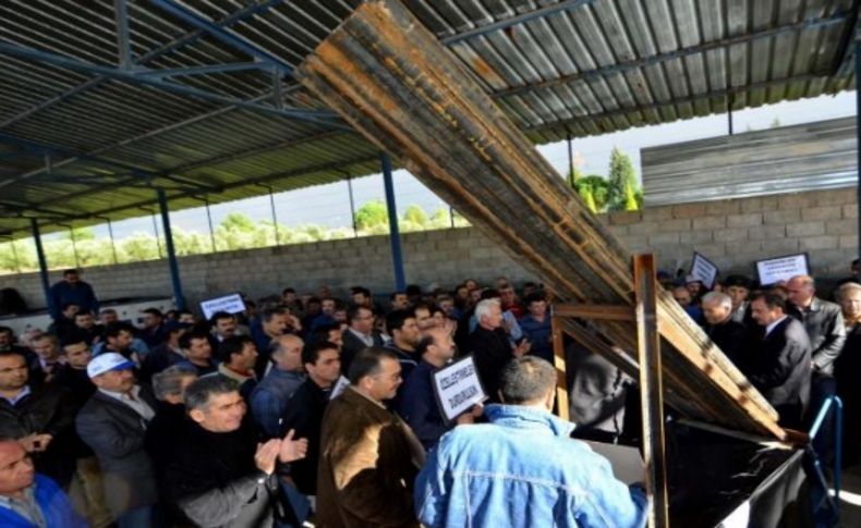 Patrıot rampa maketli, özelliştirme karşıtı eylem