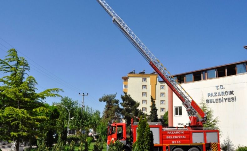 Pazarcık’ta belediye tam teşekküllü itfaiye aracı aldı