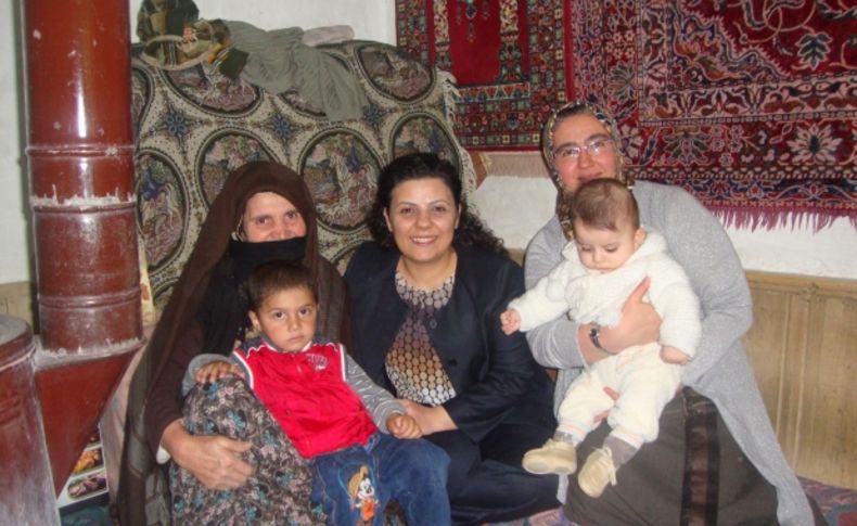 Pazaryolu'nda ayı saldırısında eşini kaybeden Özer 'Yılın Annesi' oldu