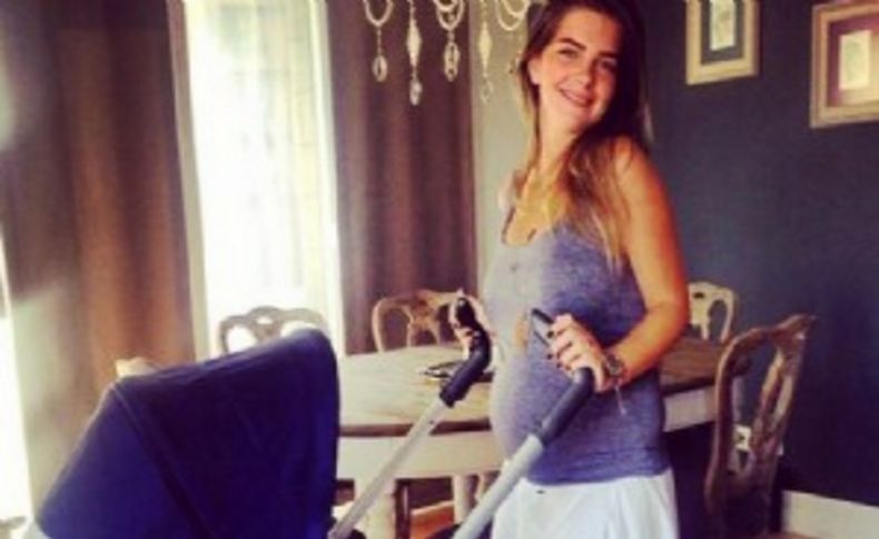Pelin’in annelik pozu